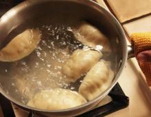 How many calories are in boiled dumplings?